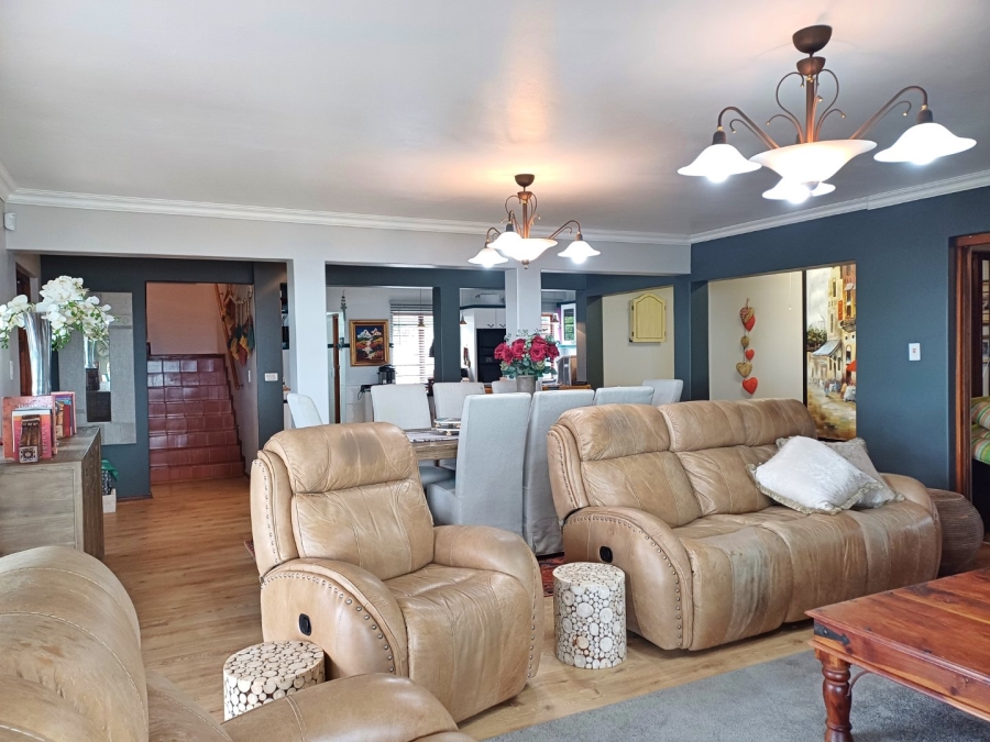 4 Bedroom Property for Sale in Reebok Western Cape